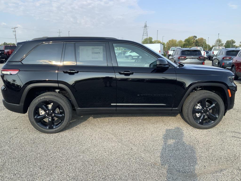 new 2025 Jeep Grand Cherokee car, priced at $44,648