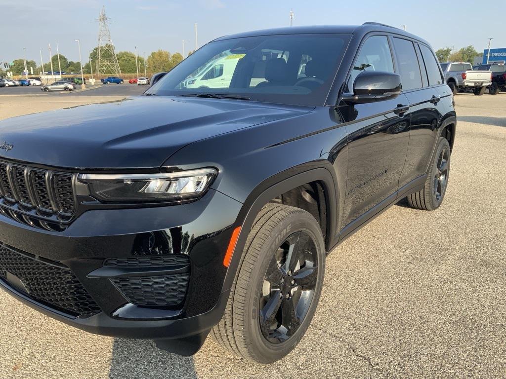 new 2025 Jeep Grand Cherokee car, priced at $44,648