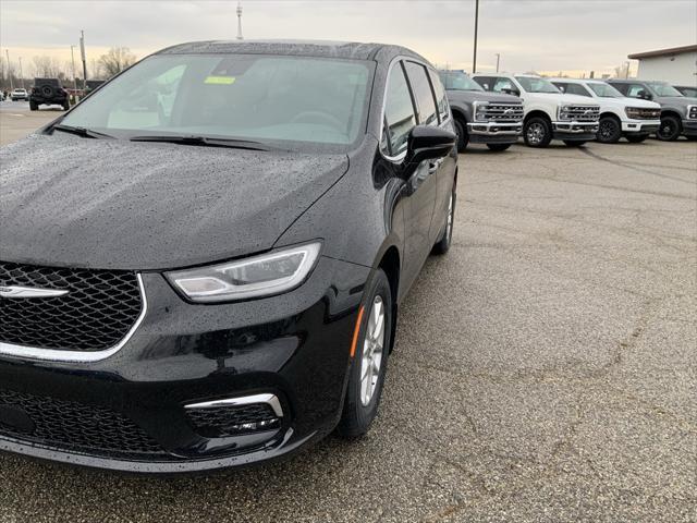 new 2025 Chrysler Pacifica car, priced at $43,168