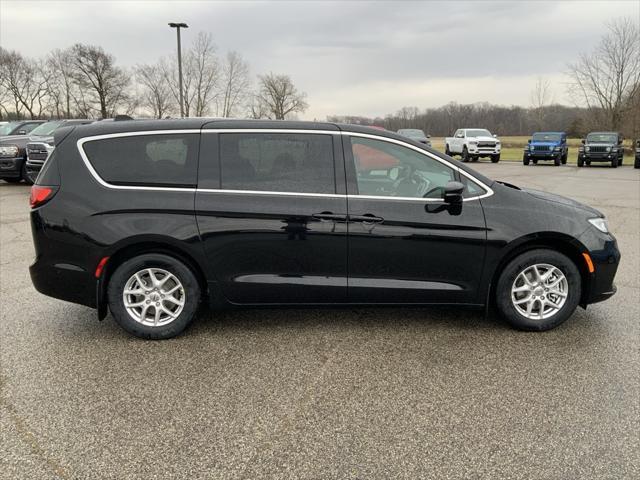 new 2025 Chrysler Pacifica car, priced at $43,168