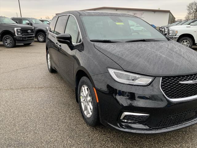 new 2025 Chrysler Pacifica car, priced at $43,168