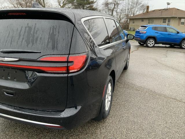 new 2025 Chrysler Pacifica car, priced at $43,168