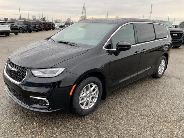 new 2025 Chrysler Pacifica car, priced at $43,168