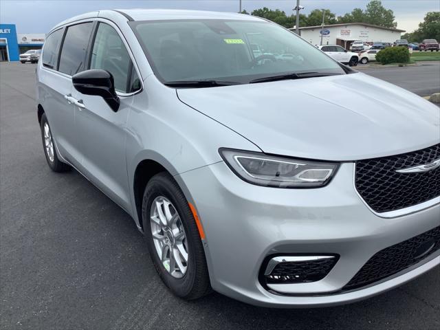 new 2024 Chrysler Pacifica car, priced at $41,721