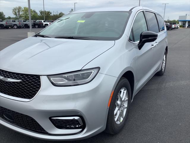 new 2024 Chrysler Pacifica car, priced at $41,721