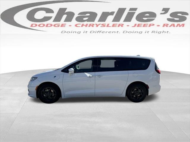 used 2022 Chrysler Pacifica Hybrid car, priced at $26,551