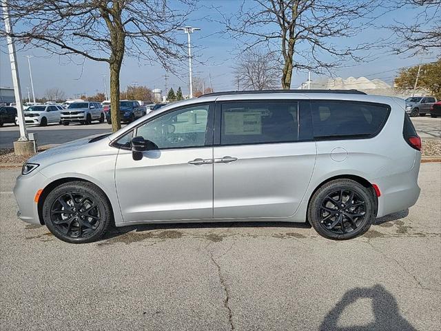 new 2024 Chrysler Pacifica car, priced at $45,940