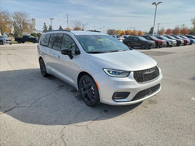 new 2024 Chrysler Pacifica car, priced at $45,940