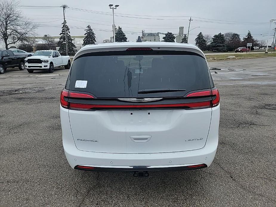 new 2024 Chrysler Pacifica car, priced at $54,005