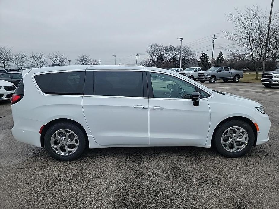 new 2024 Chrysler Pacifica car, priced at $54,005