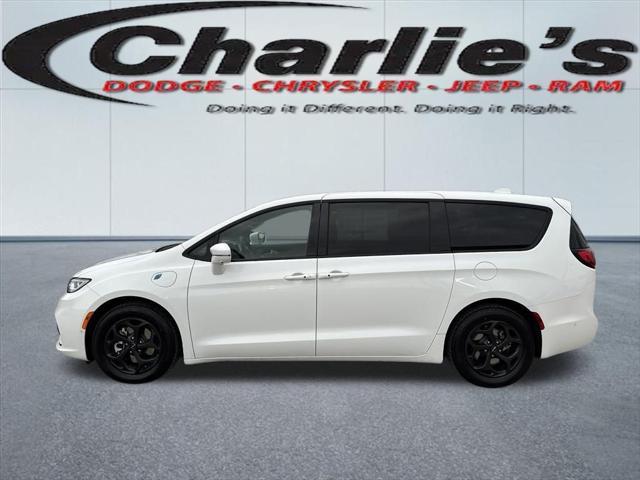 used 2022 Chrysler Pacifica Hybrid car, priced at $26,104