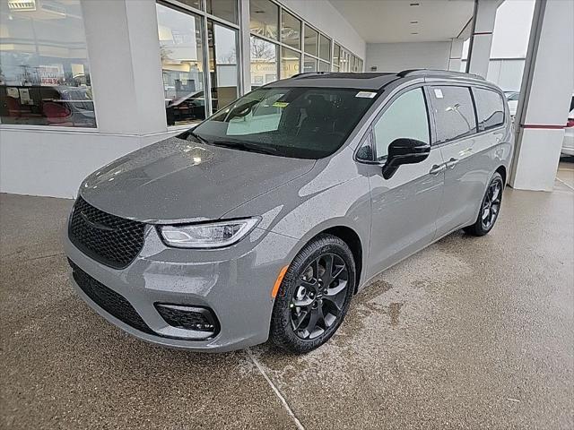 new 2025 Chrysler Pacifica car, priced at $56,365