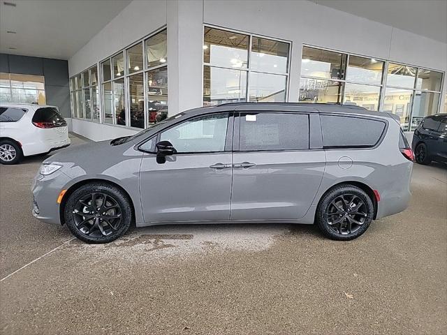 new 2025 Chrysler Pacifica car, priced at $56,365