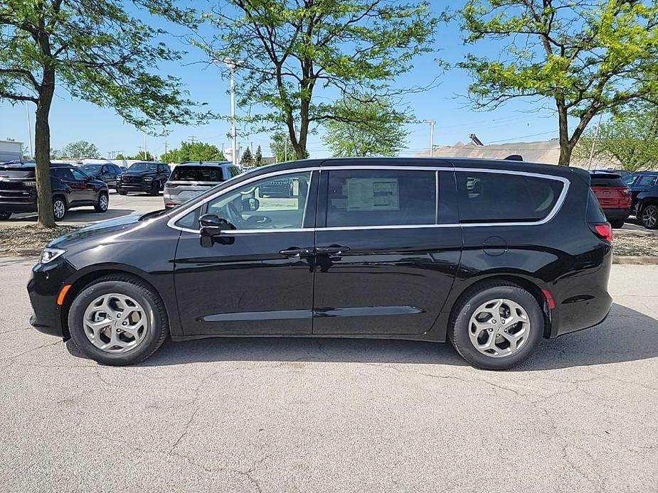 new 2024 Chrysler Pacifica car, priced at $52,415