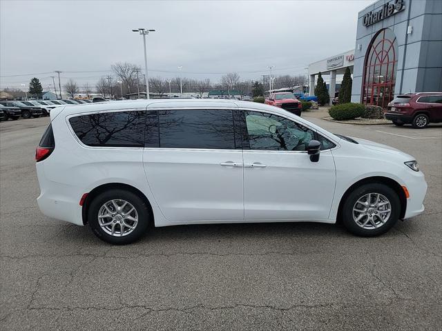 new 2025 Chrysler Pacifica car, priced at $45,425