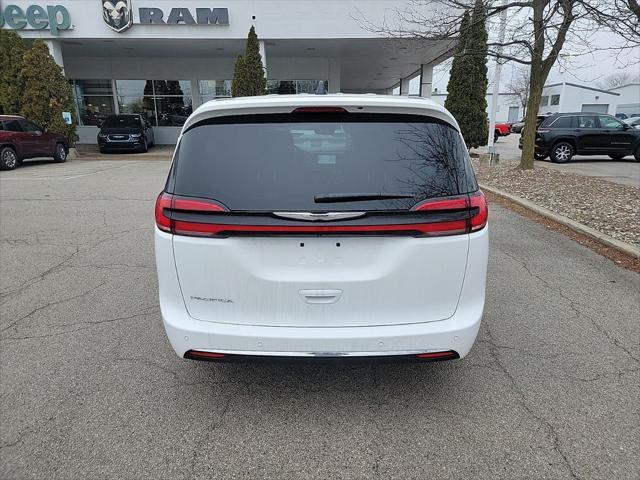 new 2025 Chrysler Pacifica car, priced at $45,425