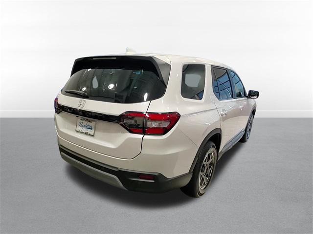 new 2025 Honda Pilot car, priced at $48,555