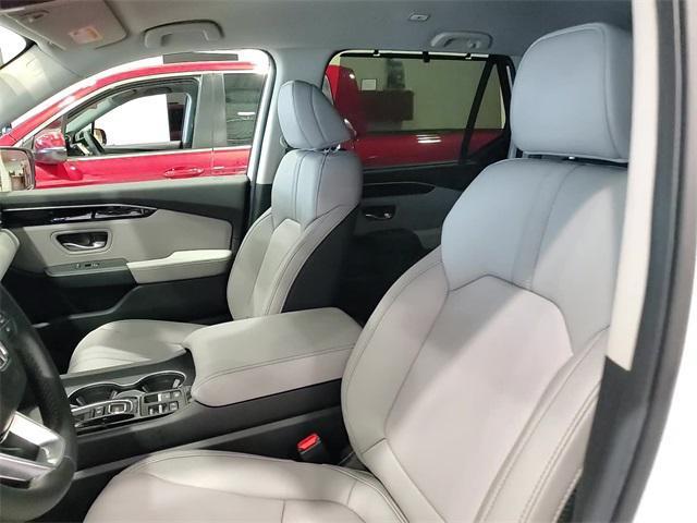 new 2025 Honda Pilot car, priced at $48,555