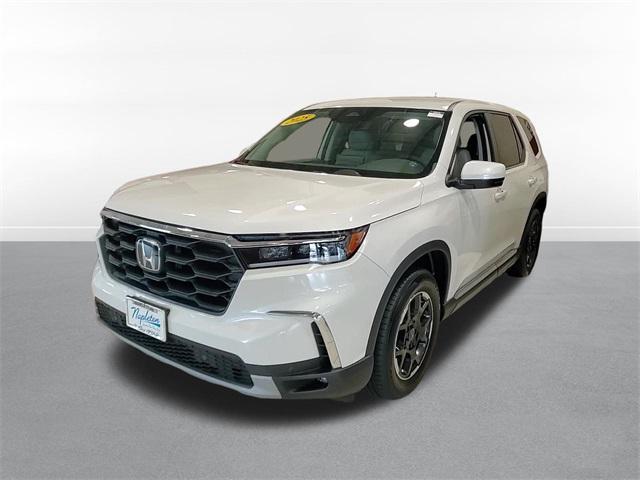 new 2025 Honda Pilot car, priced at $48,555