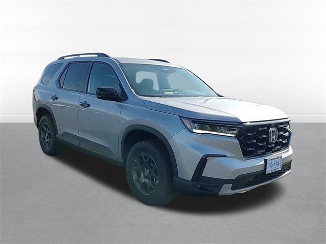 new 2025 Honda Pilot car, priced at $47,833