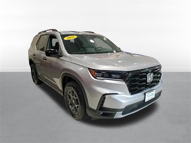 new 2025 Honda Pilot car, priced at $47,833
