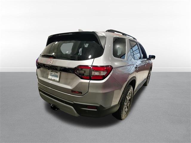 new 2025 Honda Pilot car, priced at $47,833