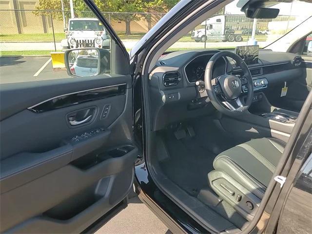 new 2025 Honda Pilot car, priced at $47,277