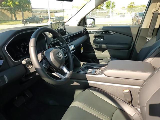 new 2025 Honda Pilot car, priced at $47,277
