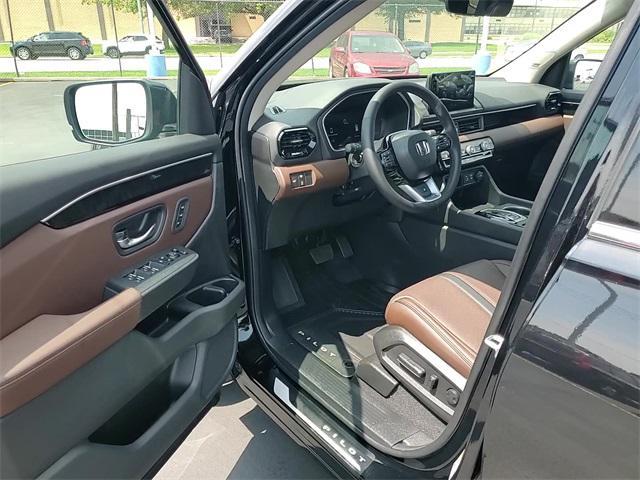 new 2025 Honda Pilot car, priced at $50,850