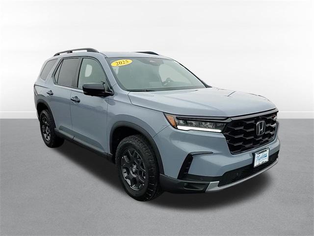 new 2025 Honda Pilot car, priced at $49,470