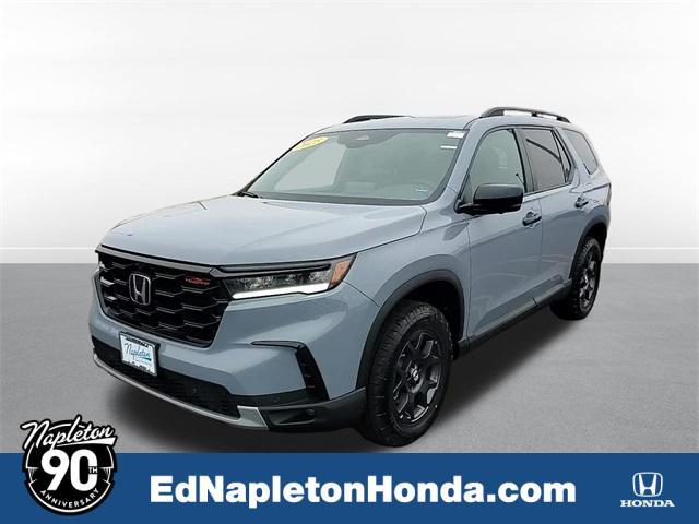 new 2025 Honda Pilot car, priced at $49,470