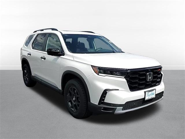 new 2025 Honda Pilot car, priced at $47,950