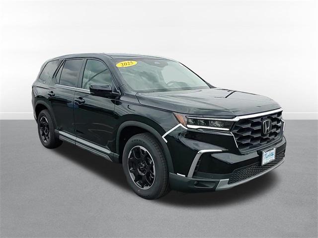 new 2025 Honda Pilot car, priced at $47,702
