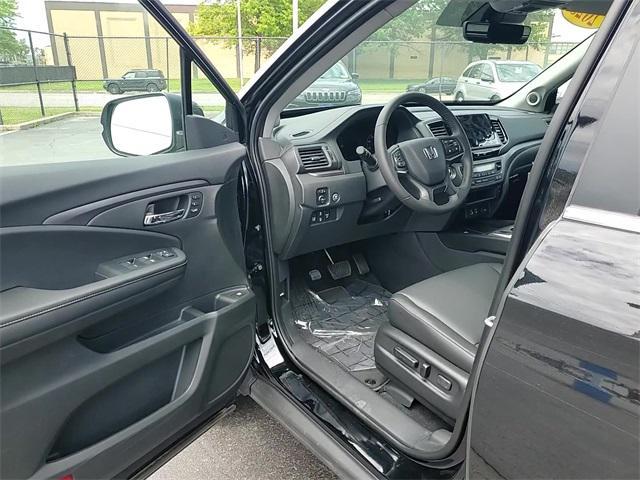 new 2025 Honda Ridgeline car, priced at $44,692