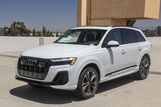 new 2025 Audi Q7 car, priced at $77,460