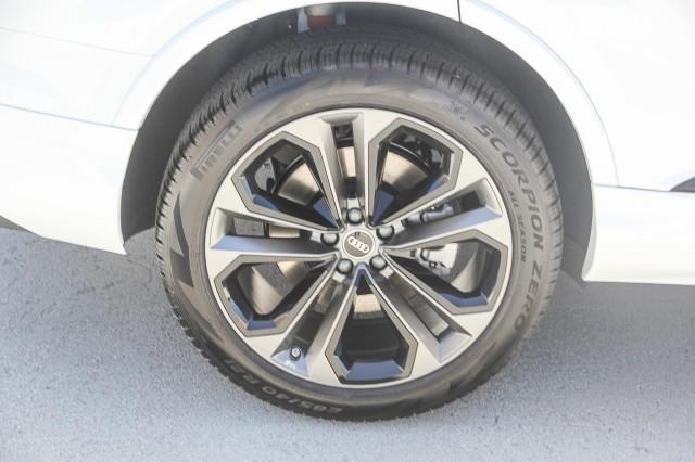new 2025 Audi Q7 car, priced at $77,460
