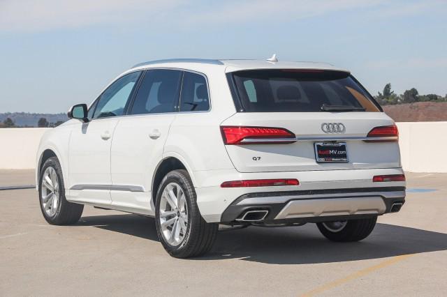 new 2025 Audi Q7 car, priced at $70,075