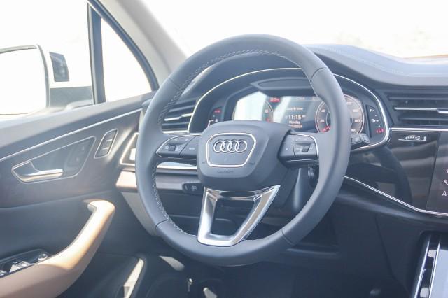 new 2025 Audi Q7 car, priced at $70,075