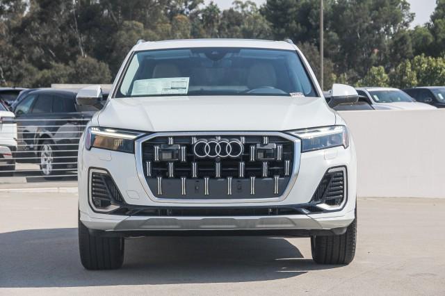 new 2025 Audi Q7 car, priced at $70,075