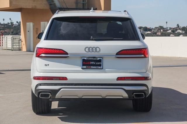 new 2025 Audi Q7 car, priced at $70,075