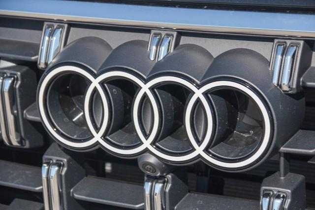 new 2025 Audi Q7 car, priced at $70,670