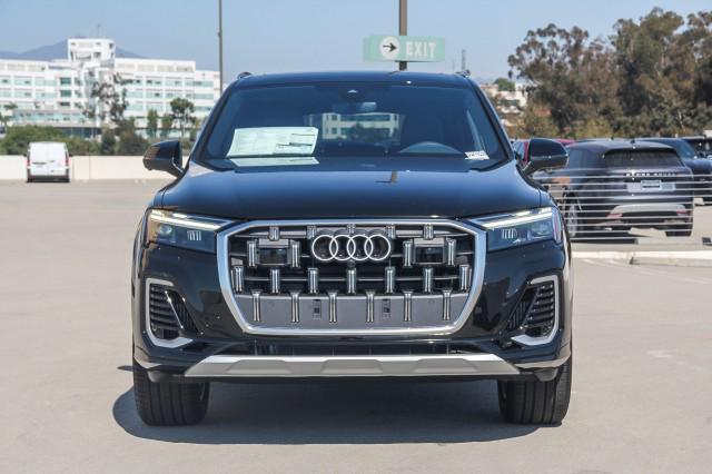 new 2025 Audi Q7 car, priced at $70,670