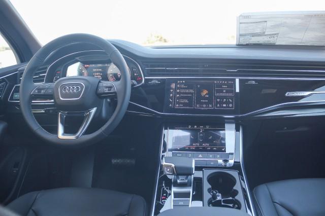 new 2025 Audi Q7 car, priced at $70,670