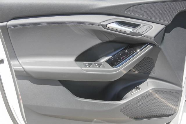 new 2025 Audi Q6 e-tron car, priced at $71,335