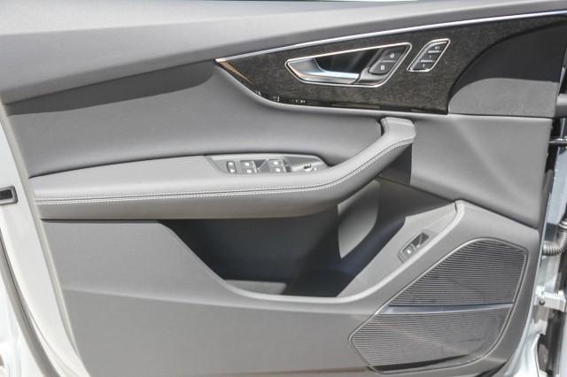 new 2025 Audi Q7 car, priced at $78,660