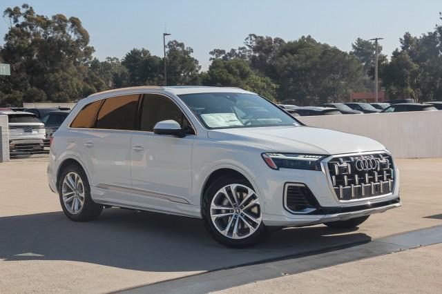 new 2025 Audi Q7 car, priced at $81,420