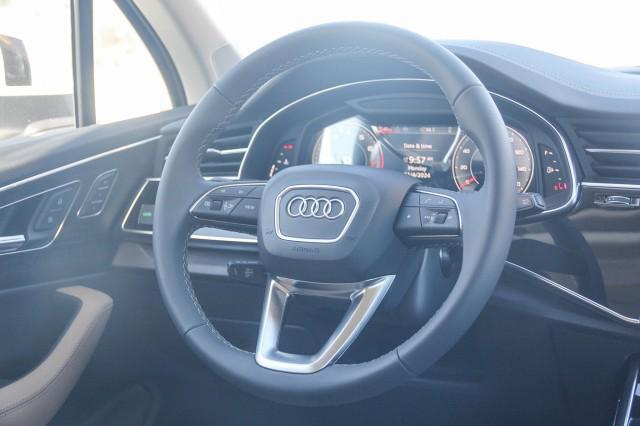 new 2025 Audi Q7 car, priced at $74,670