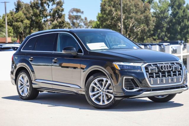 new 2025 Audi Q7 car, priced at $81,420