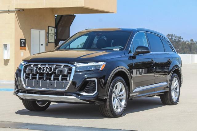 new 2025 Audi Q7 car, priced at $75,645