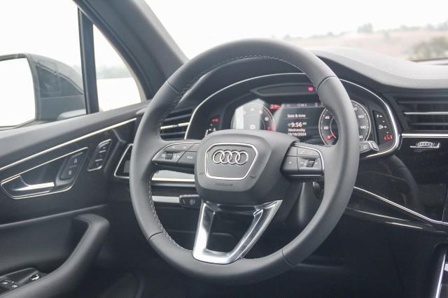 new 2025 Audi Q7 car, priced at $69,670